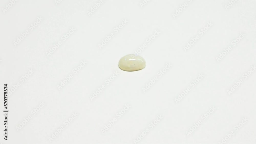 Opal aus Australien Edelstein im cabochon Schliff Opal aus Australien Edelstein im cabochon Schliff