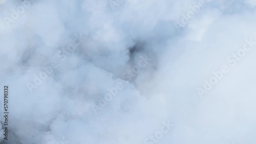 alpha Through the layers of fog and clouds to rush to the earth