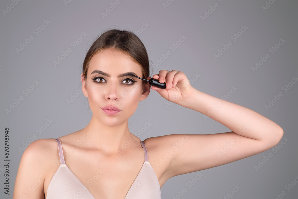 Woman shaping brown eyebrows. Woman eye with beautiful eyebrows. Shaped brows, long eyelashes. Paint eyebrows. Girl contouring eyebrows on isolated studio background. Woman shaping brown eyebrows. Woman eye with beautiful eyebrows. Shaped brows, long eyelashes. Paint eyebrows. Girl contouring eyebrows on isolated studio background.