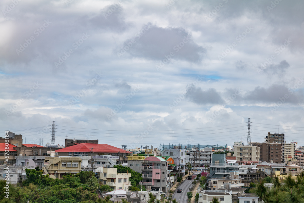 沖縄・北谷町の桃原公園展望台から見える風景