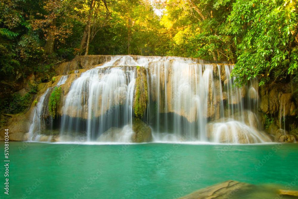 Naklejka premium Erawan waterfall
