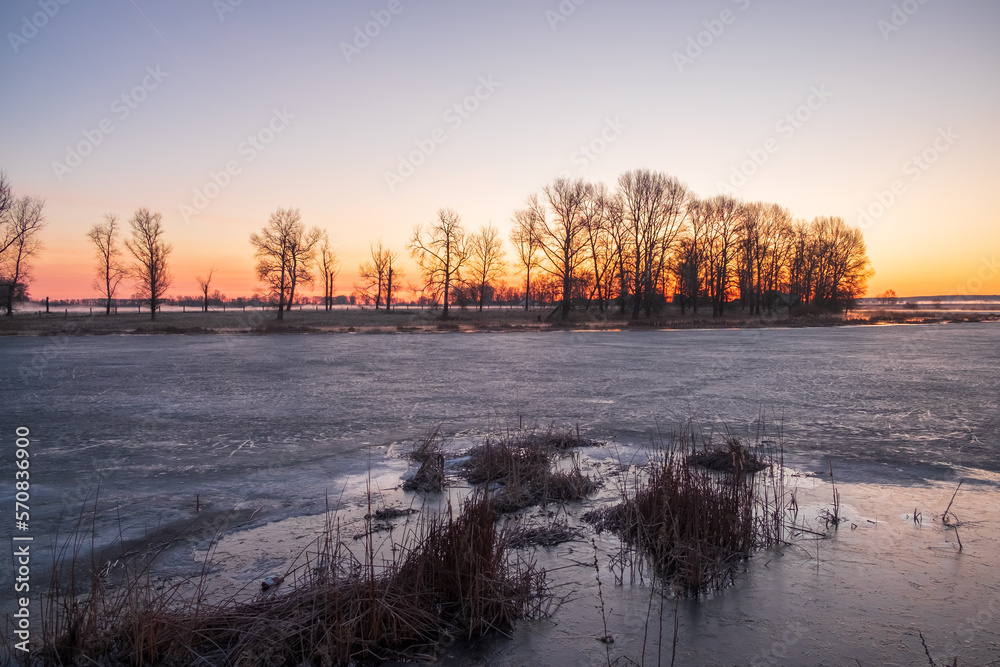 Obraz premium spring sunset over the river