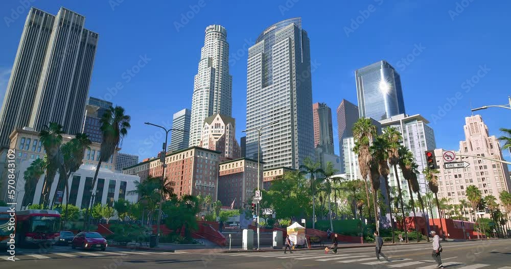 People crossing the street and cars traffic near the Pershing Square in Los Angeles, California, 4K