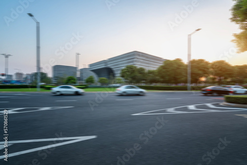 Urban roads and vague architectural street views © 昊 周