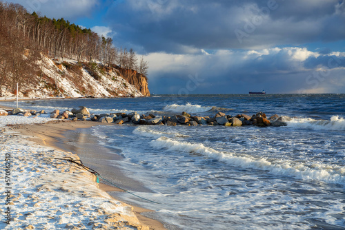 Fototapeta Naklejka Na Ścianę i Meble -  Beautiful landscape of the cliff in Gdynia Orłowo in snowy winter, Baltic Sea. Poland