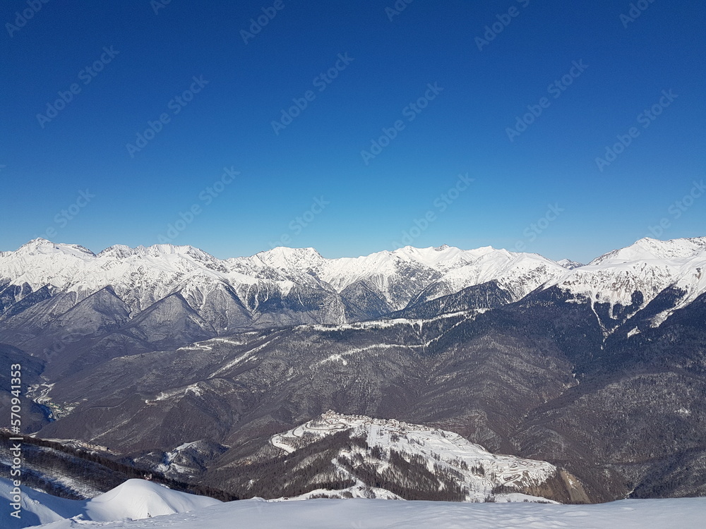 Obraz premium Mountain peaks, blue sky, winter