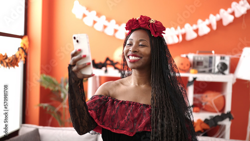 Photos African woman wearing katrina costume taking selfie picture at home