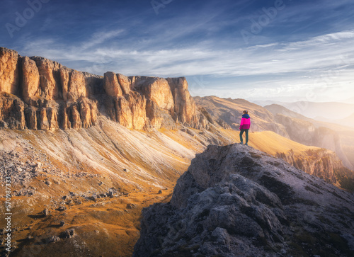 Sporty woman on the mountai...
