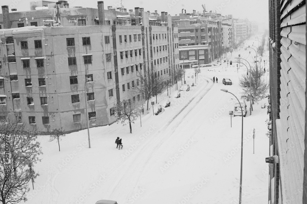 Fototapeta premium snowy city streets in winter