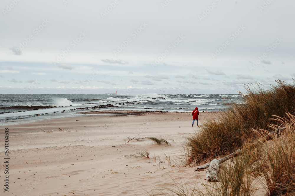 Spiaggia di Riga città e capitale della Lettonia. Mangalsala breakwater, Mangaļsalas mols, Vecāķu pludmale.