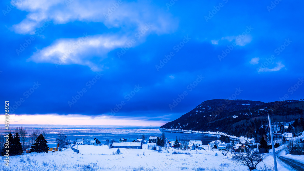 Obraz premium Charlevoix, the small village of Port-au-Persil, pitoresque between hills and St. Lawrence River.