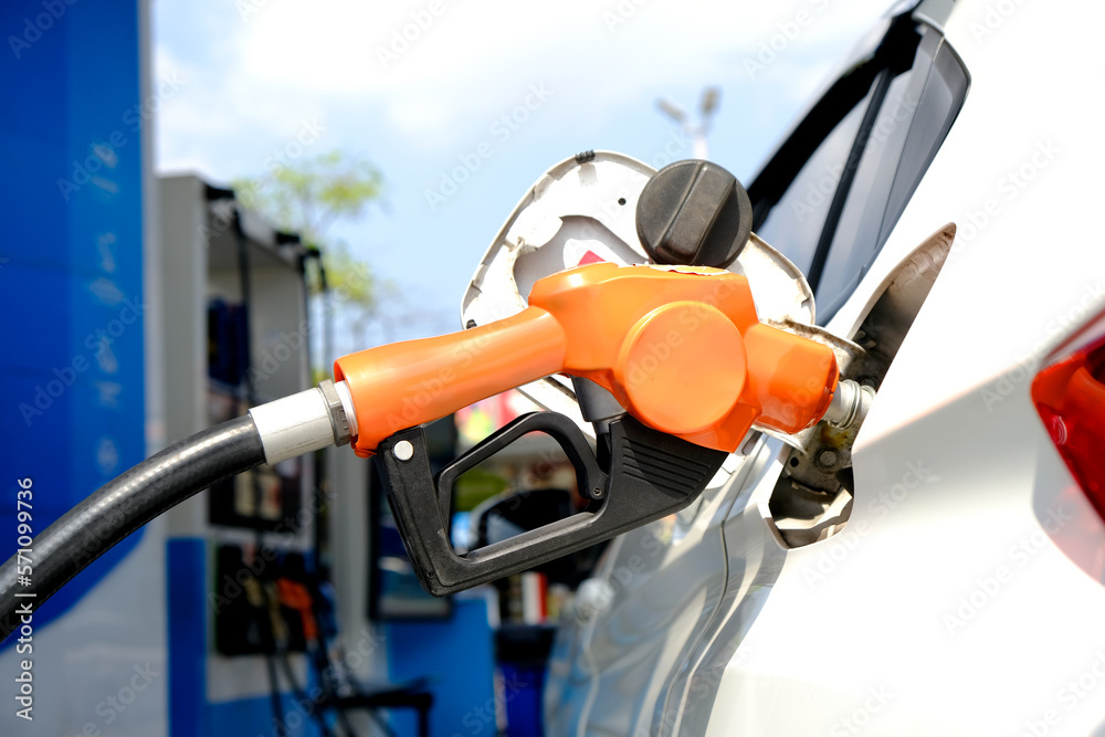 Refuel the car at the refueling point. Energy Concepts Gasoline Gasohol Alternative Energy Refuel the car at the refueling point. Energy Concepts Gasoline Gasohol Alternative Energy