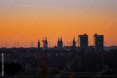 Fototapeta Naklejka Na Ścianę i Meble -  city skyline at sunset