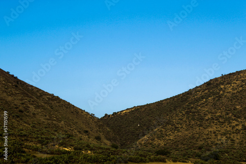 Paisajes con cielo y montañas