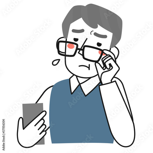 老眼のためスマホが見えにくくて困るシニア男性