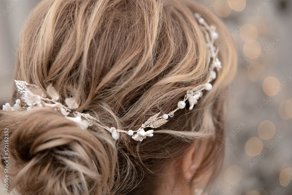 Close-up of the bride's hairstyle. Curls. Jewelry with pearls for hair. Wedding ceremony. Preparation of the bride. Hairstylist