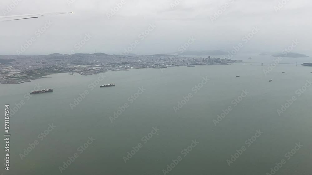 Flying over the boats in the San Francisco Bay of this city in the U.S. state of California, it is a very touristic city and visited by foreigners to visit it. Flying over the boats in the San Francisco Bay of this city in the U.S. state of California, it is a very touristic city and visited by foreigners to visit it.