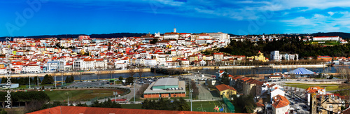 Panorâma da cidade de Coimbra desde o páteo do Convento de Santa Clara, margem esquerda do rio Mondego.