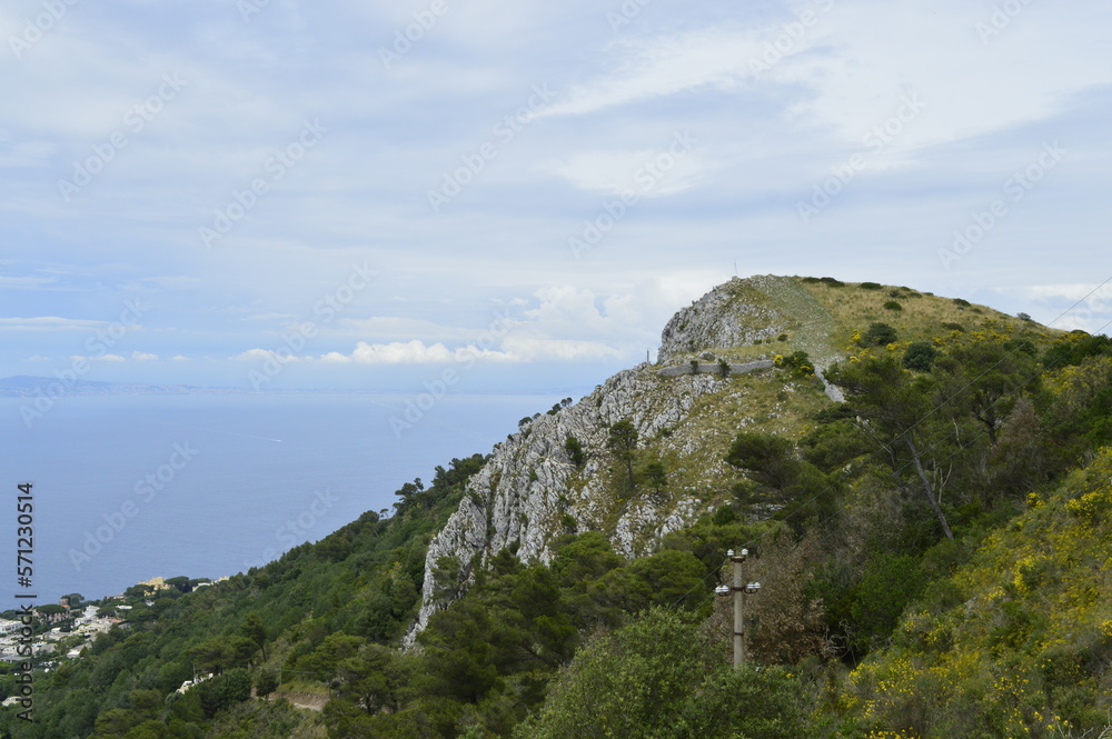 Montanha com horizonte ao fundo Montanha com horizonte ao fundo