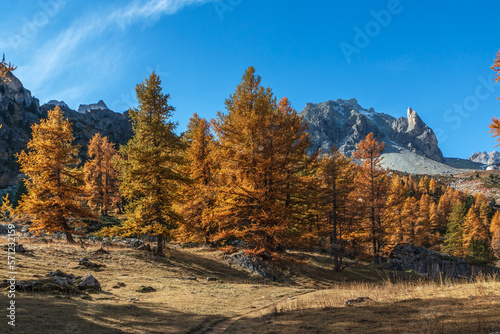 La main de Crépin , Paysage de la vallée de la Clarée à l' automne , Hautes-Alpes , France 