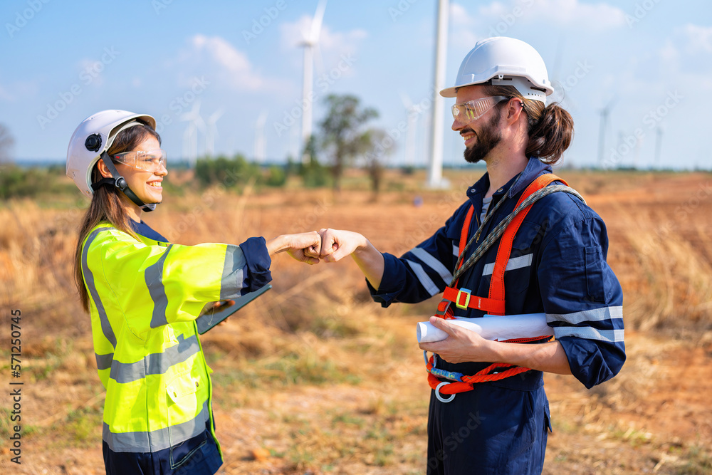 Wind turbine service engineer plan for inspection and maintenance renewable electricity generator Wind turbine service engineer plan for inspection and maintenance renewable electricity generator