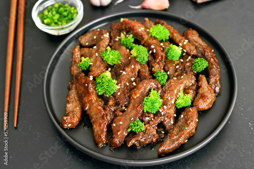 Beef stir-fry with broccoli