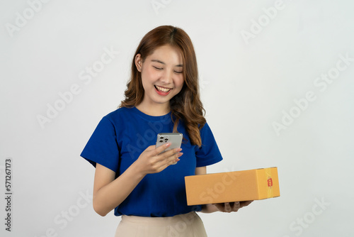 client, sell, deliver, entrepreneur, shopping, laptop, businesswoman, online, cardboard, job, shipping, owner, package, parcel, smile, working, happiness, packing, achievement, carrying, comfort, cour