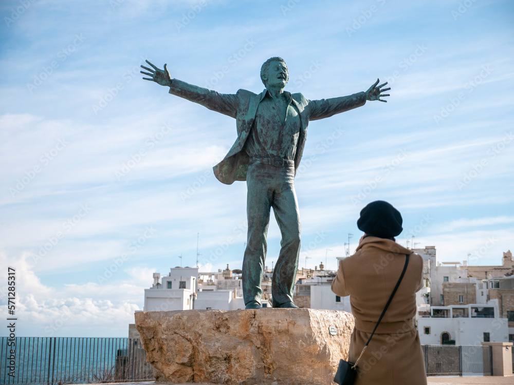 domenico modugno statue in polignano a mare