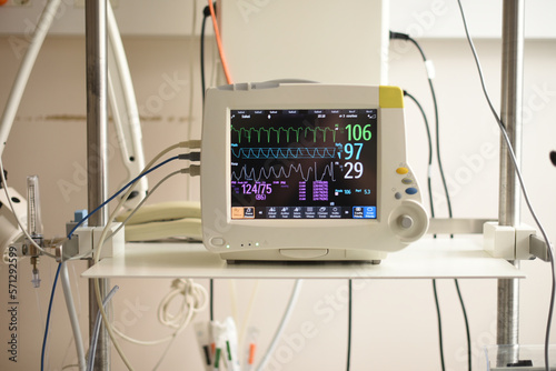 monitor for monitoring a patient's pulse and heart