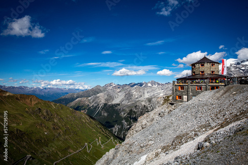 Albergo Ristorante Tibet Passo Stelvio in Italien mountains