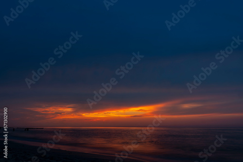 Fototapeta Naklejka Na Ścianę i Meble -  Zachód słońca na plaży