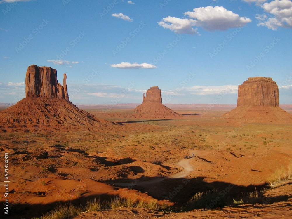 Fototapeta premium Monument Valley Rock Formations with Blue Sky