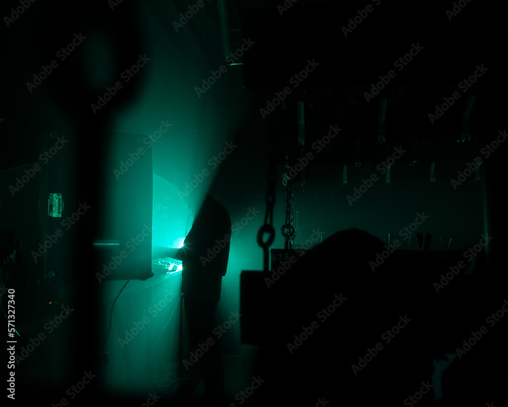 Obraz premium MOSCOW, Russia - February 2, 2023:Silhouettes in dark green lights, atmospheric shot of a nightclub