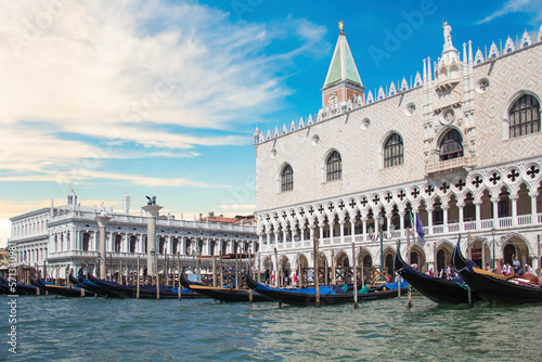 Obraz na płótnie Beautiful view of the Doge's Palace and St. Mark's Basilica in Venice, Italy w salonie