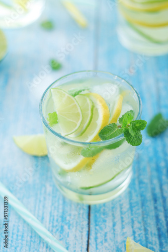 Glasses with lemon and lime lemonade 