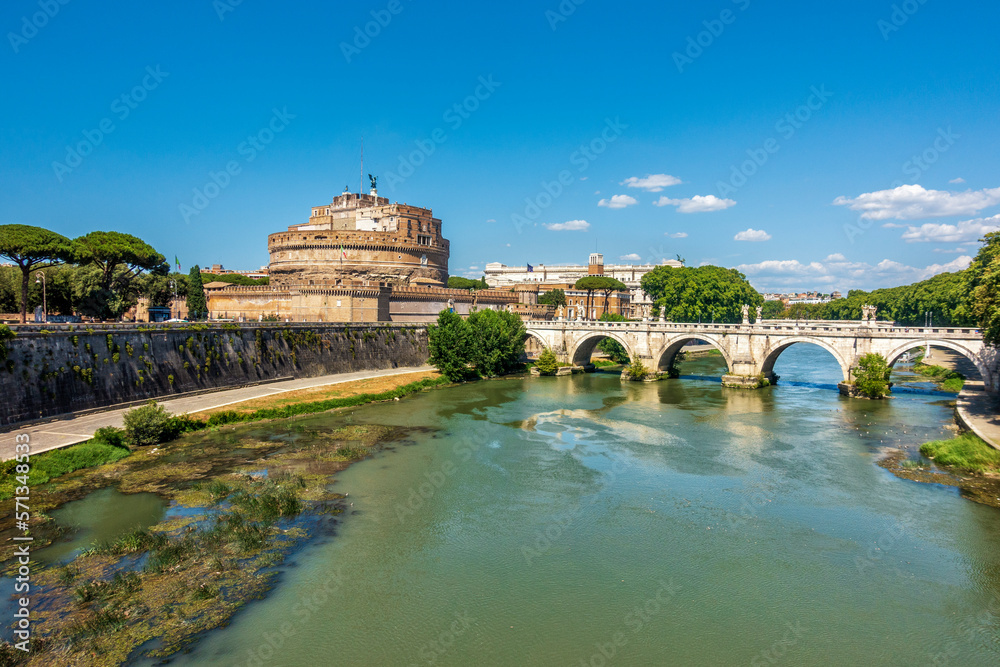 Die Engelsbrücke, Aeliusbrücke, Ponte Sant’Angelo und Engelsburg am Tiber in Rom