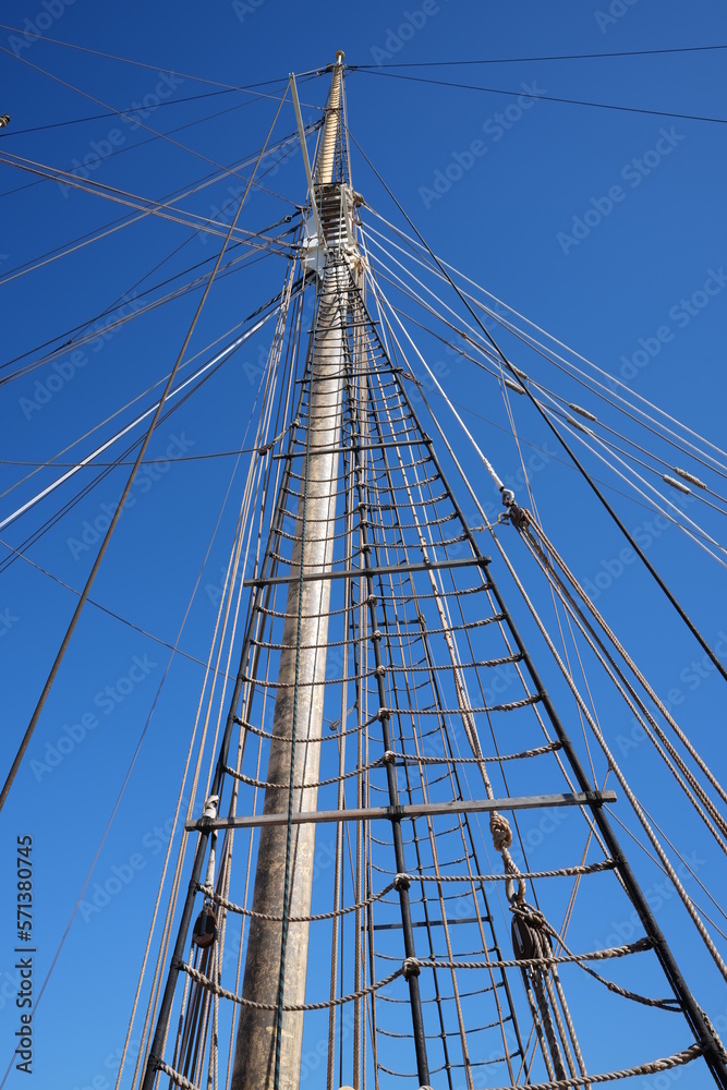 Naklejka premium Tall Ship Mast Ladder