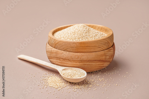 Tablou pe pânză Wooden bowl and spoon of amaranth seeds on color background