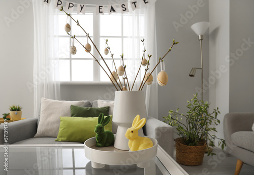 Cozy living room easter dec...