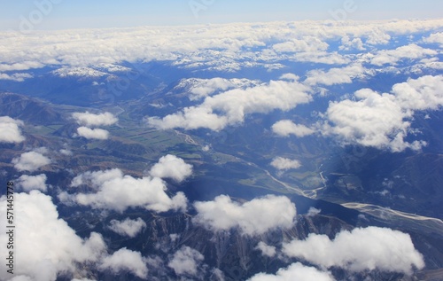 雲の上から見るニュージーランドの山々