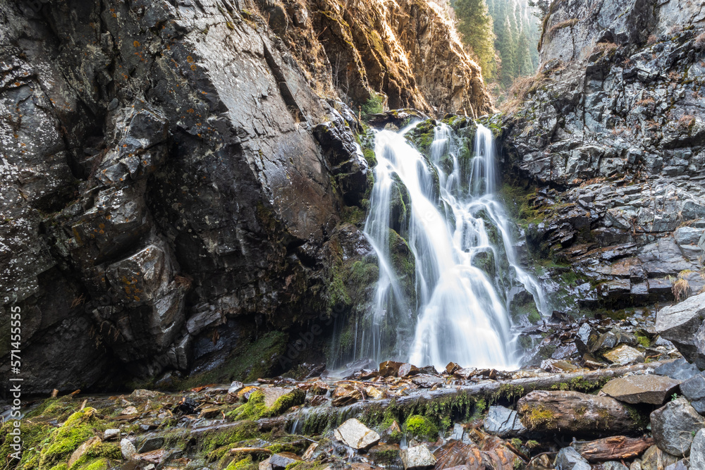 Obraz premium Ausai waterfall 2 in Bear gorge of Almaty mountains, ile alatau parkland, picturesque nature of Qazaqstan.