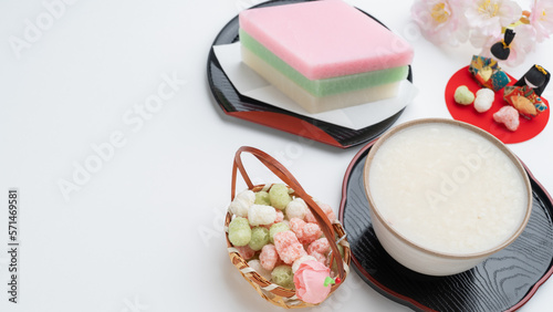 Fototapeta 日本の文化・ひな祭りイメージ｜雛あられ・ひし餅・甘酒