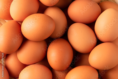 卵（赤玉）Pile of raw brown chicken eggs, top view
