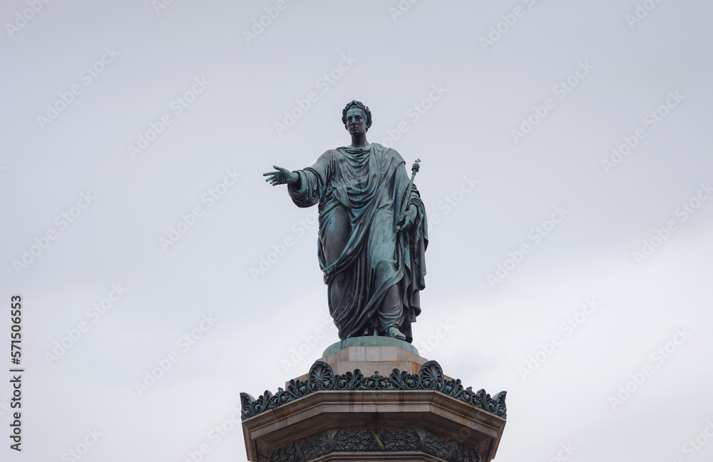 Obraz premium Innerer Burghof of Hofburg imperial Palace, Part of Hofburg with Amalientrakt and Amalienburg. Monument to Emperor Franz I of Austria. AMOREM MEUM POPULIS MEIS means I give my love to my people,