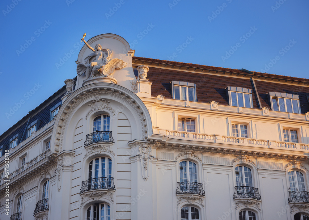 Fototapeta premium Cityscape views old city of one of Europe's most beautiful town- Vienna. Summer Travel to capital of Austria. details of the facades of beautiful old houses