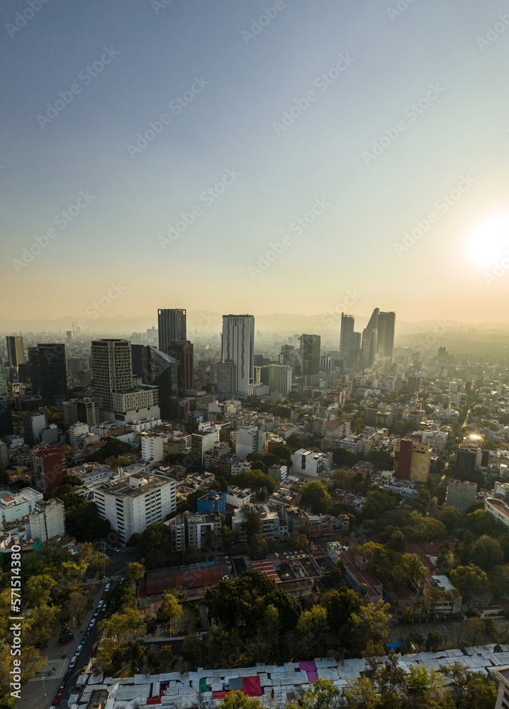 Obraz premium Beautiful aerial view of the capital of Mexico city of Mexico City at sunset.