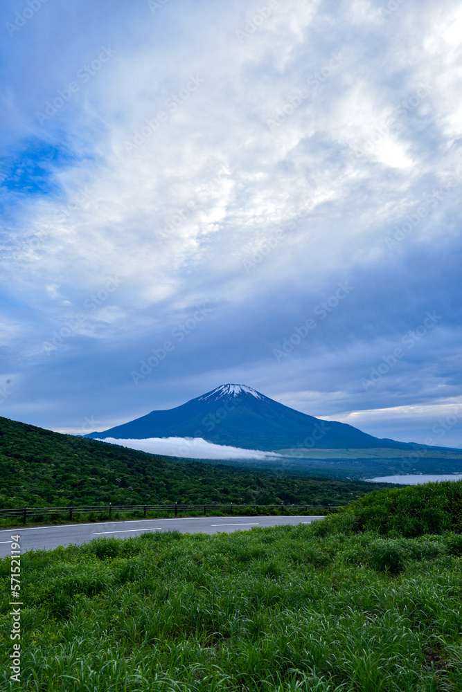 三国峠から見た富士山