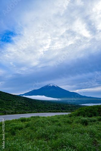 三国峠から見た富士山 © cube197