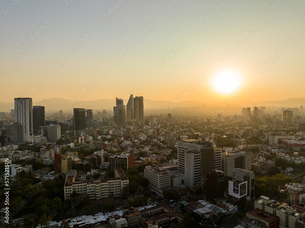 Obraz premium Beautiful aerial view of the capital of Mexico city of Mexico City at sunset.