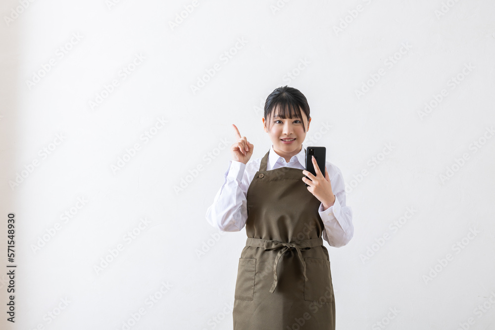カフェ店員の女性